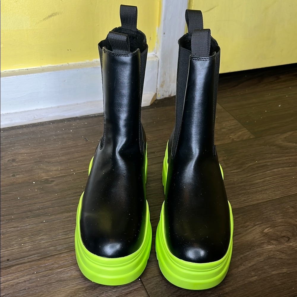 Women Platform Boots - Picture 2 of 6